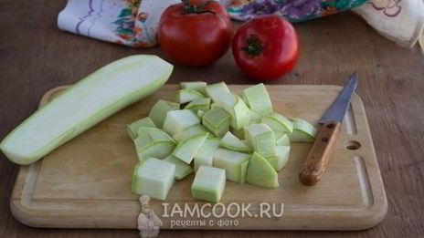 тушеные кабачки с помидорами в мультиварке