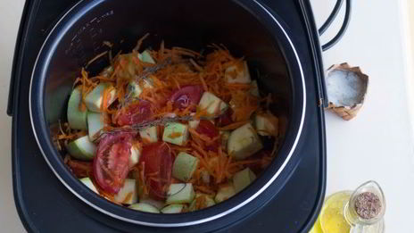 тушеные кабачки с помидорами в мультиварке