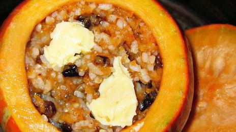 тыква, фаршированная рисом и сухофруктами