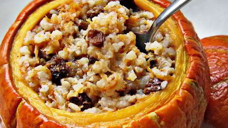 тыква, фаршированная рисом и сухофруктами