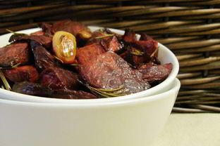 Запеченная свекла с розмарином и чесноком