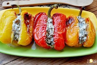 Запеченный перец, фаршированный вешенками и сыром