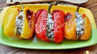 Запеченный перец, фаршированный вешенками и сыром