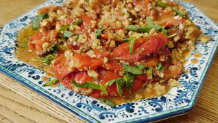 Запеченный сладкий перец с грецкими орехами