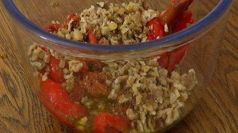 запеченный сладкий перец с грецкими орехами