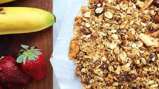 Запеченные овсяные мюсли с орехами и кокосовыми хлопьями