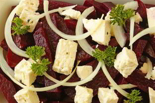 Жареная свекла с карамелизованным луком и фетой