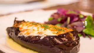 Баклажаны с куриной печенью и овощами