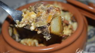 Горшочки с печенью и картошкой