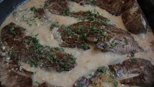 Говяжья печень с шалфеем