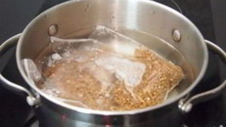 гусь с гречкой, грибами и печенью