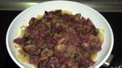 гусь с гречкой, грибами и печенью