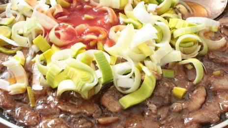 куриная печень с брокколи и грибами