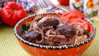 Куриная печень с грецкими орехами