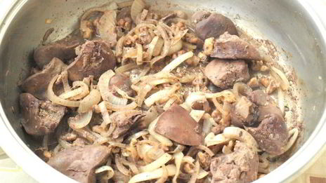 куриная печень с грецкими орехами