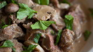 Куриная печень с грибами