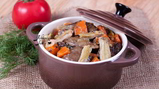 Куриная печень тушеная с ревенем