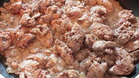 куриная печень в ароматном соусе