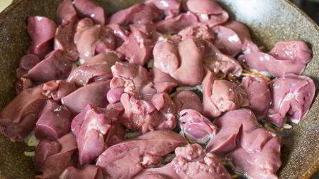 куриная печень, жареная с яйцом