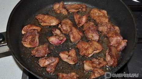 куриная печенка с грибами и белым вином