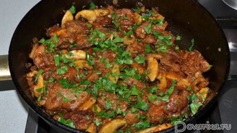 куриная печенка с грибами и белым вином