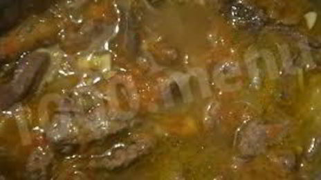 печень говяжья тушеная с грибами