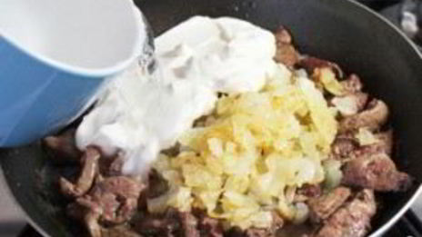 печень индейки со сметаной