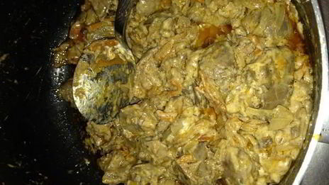 печень куриная, тушеная с карри