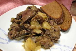 Печень с луком и яблоками