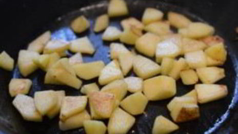 печень с луком и яблоками