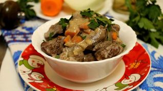 Печень с морковью и сметаной