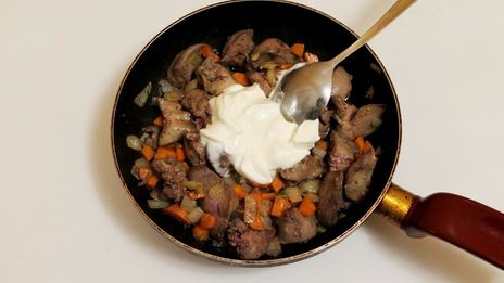 печень с морковью и сметаной