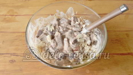 печень свиная тушеная в сметане