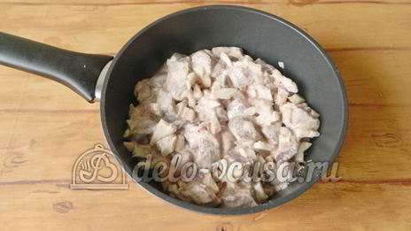 печень свиная тушеная в сметане