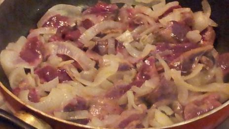 печень теленка с луком в кисло-сладком соусе