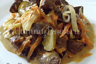 Печень в соусе из соленых огурцов