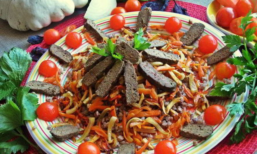 Рецепт печенка с овощами и гречкой
