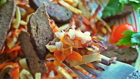 печенка с овощами и гречкой