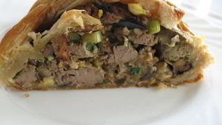 Плетенка из слоеного теста, с баклажанами и куриной печенью