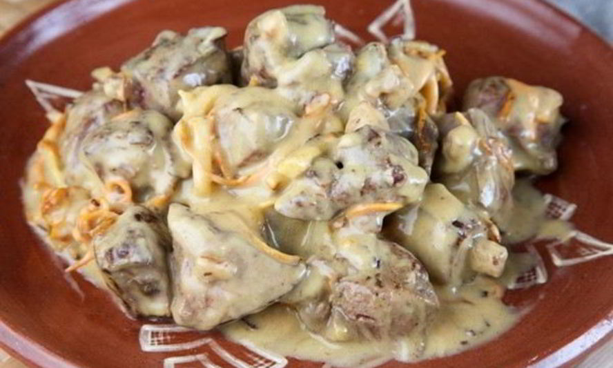 Рецепт сочная куриная печень в сырном соусе
