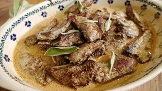 Телячья печень в винном соусе с шалфеем