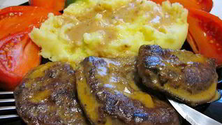 Телячья печенка, тушеная в сметане