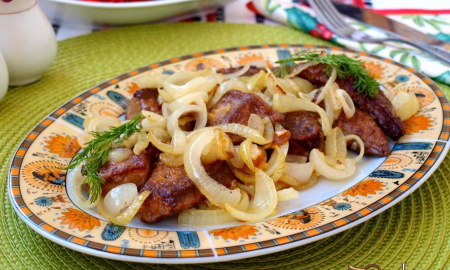 Рецепт жареная свиная печень с луком и чесноком