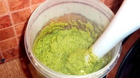 ароматное зеленое пельменное тесто