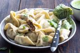 Пельмени с томленой бараниной и мятным соусом