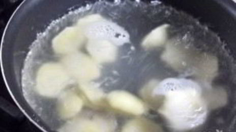 пельмени с вешенками в горшочках в микроволновке