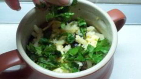 пельмени с вешенками в горшочках в микроволновке