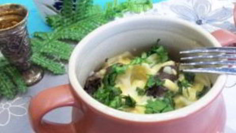 пельмени с вешенками в горшочках в микроволновке