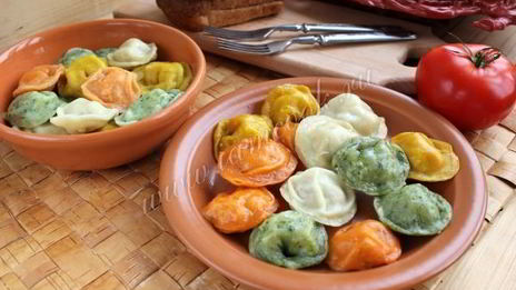 пельмени цветные