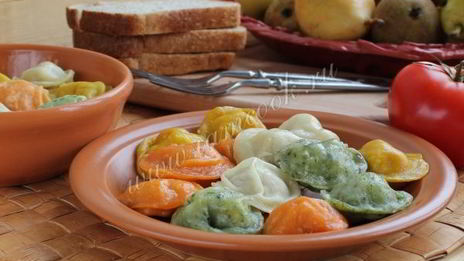 пельмени цветные